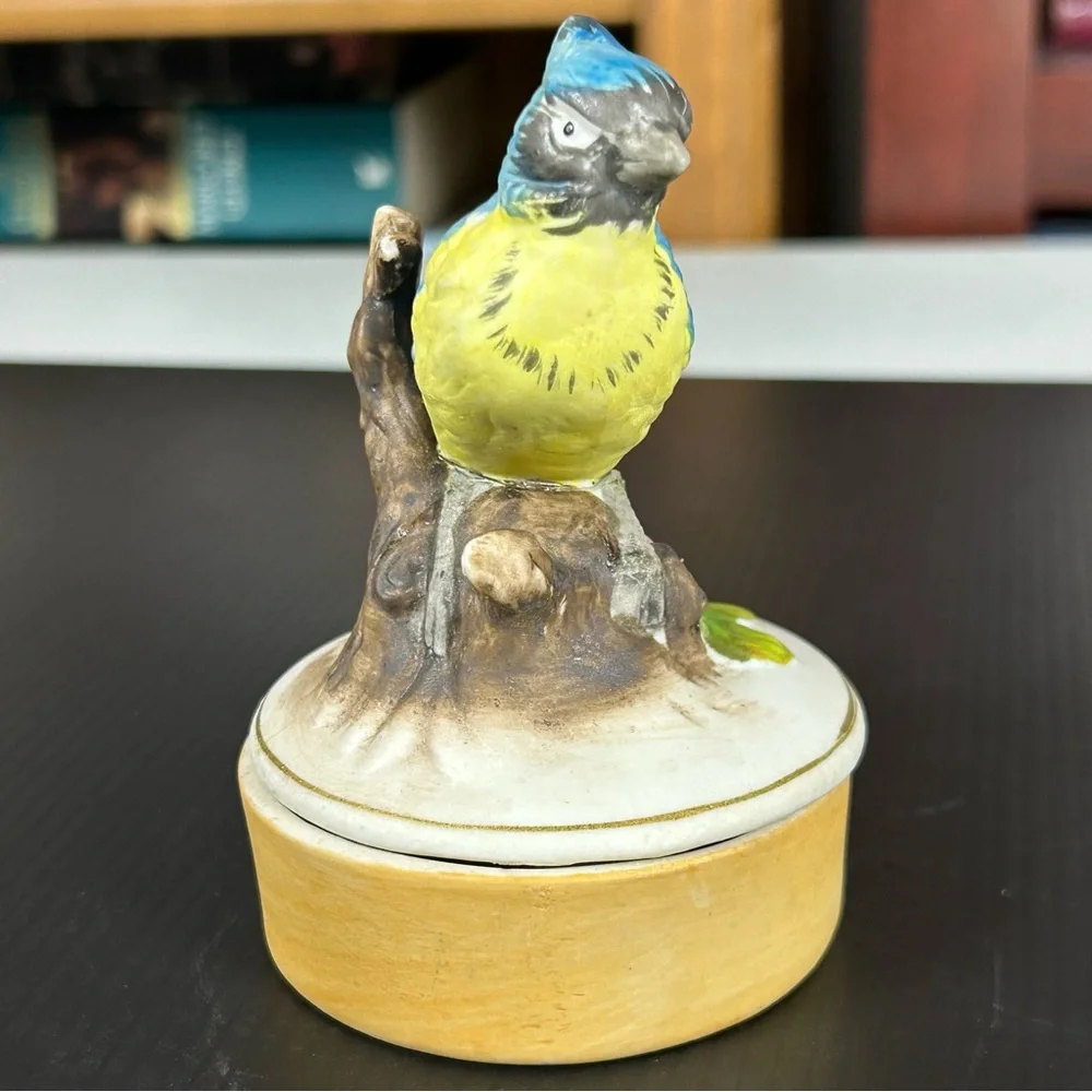 Vintage‎ Handpainted Ceramic Songbird Trinket Box